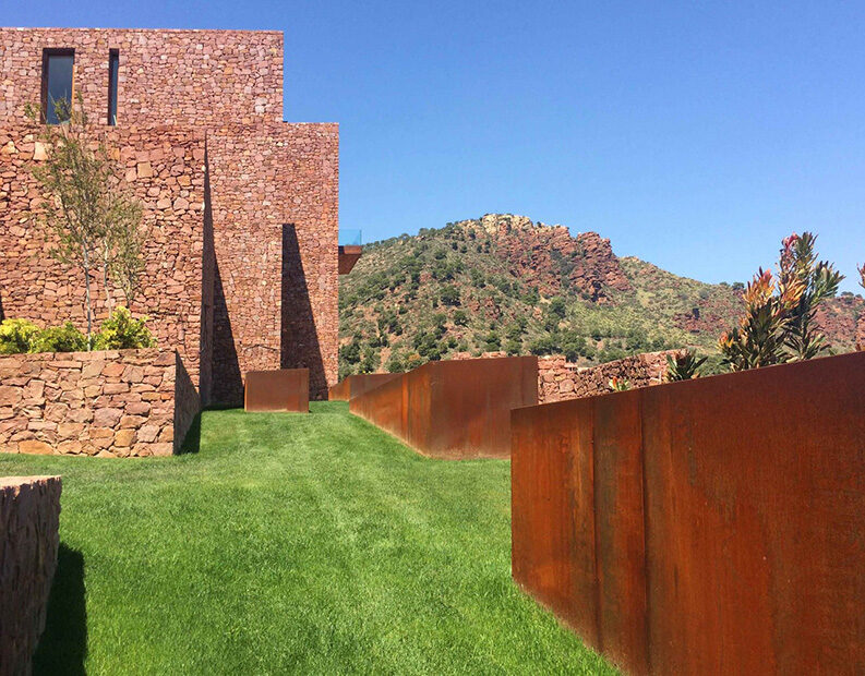 Casa Paz y Comedias by Ramón Esteve Estudio