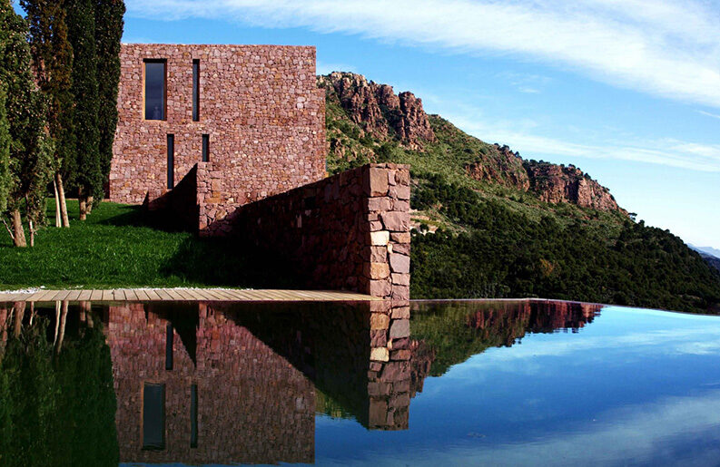 Casa Paz y Comedias by Ramón Esteve Estudio