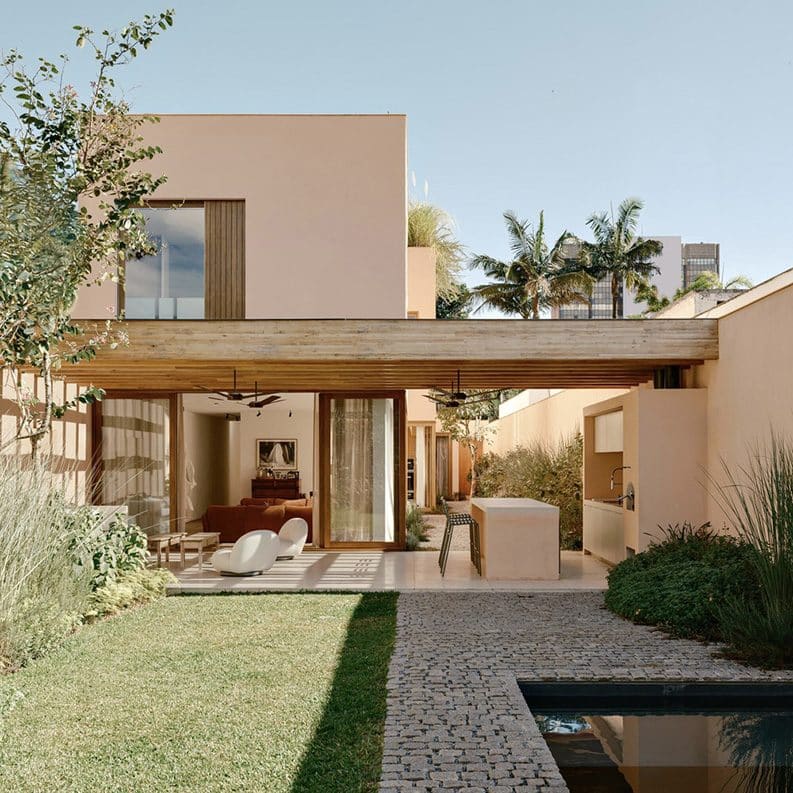 Casa Plaza by Felipe Hess Arquitetos