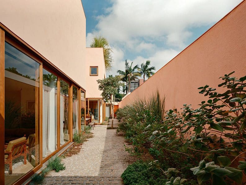 Casa Plaza by Felipe Hess Arquitetos