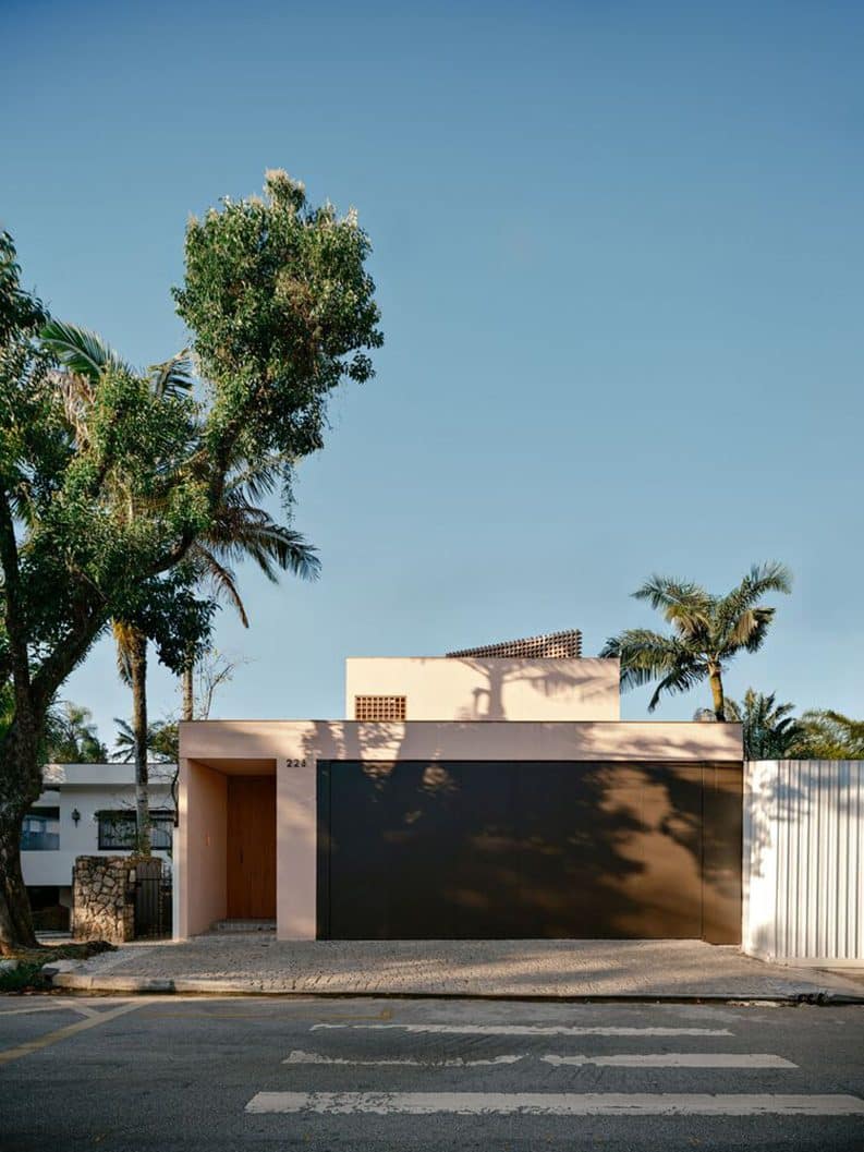 Casa Plaza by Felipe Hess Arquitetos