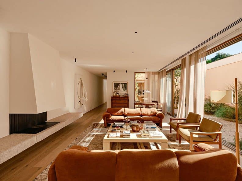 Casa Plaza by Felipe Hess Arquitetos