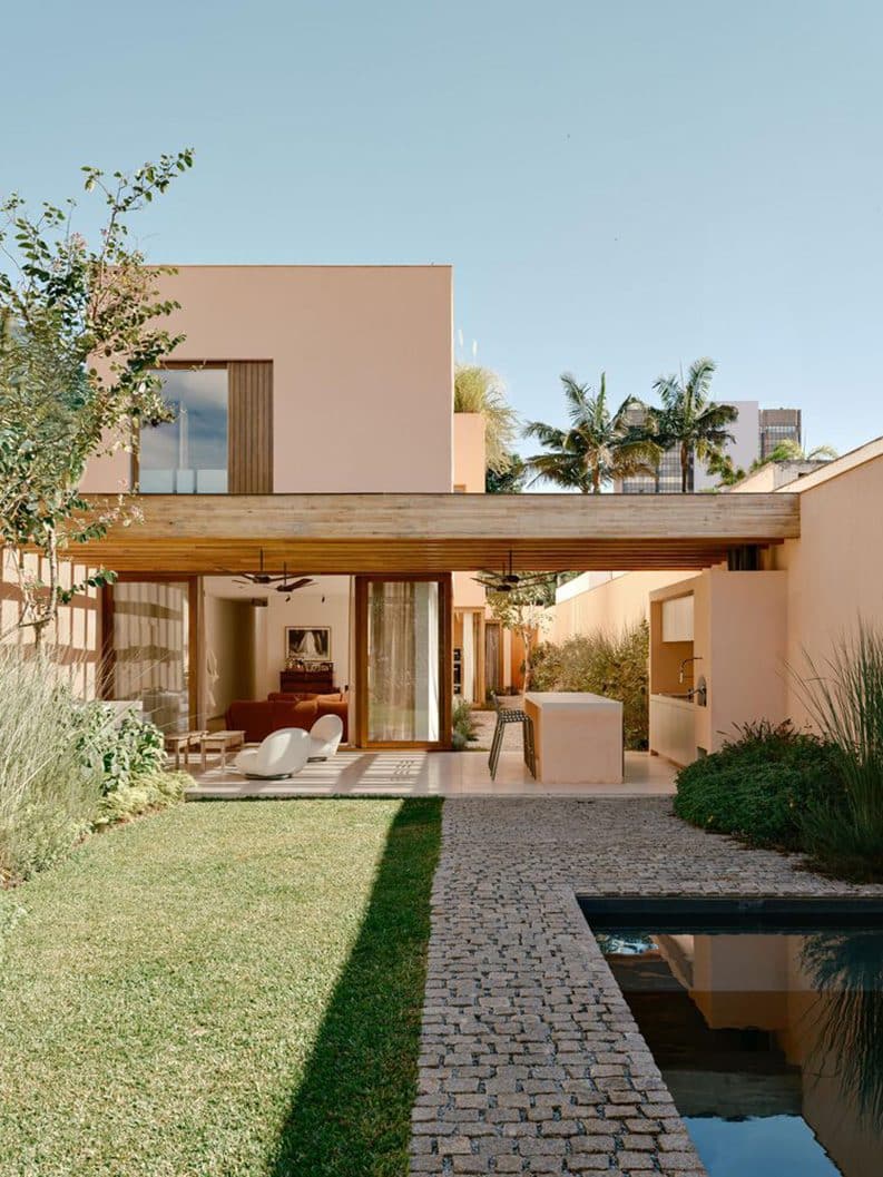 Casa Plaza by Felipe Hess Arquitetos