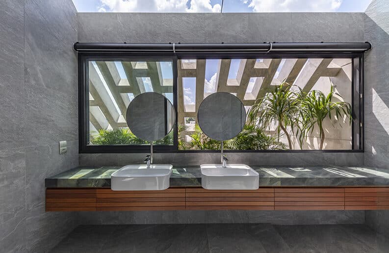 Casa Sombras by HYLA Architects