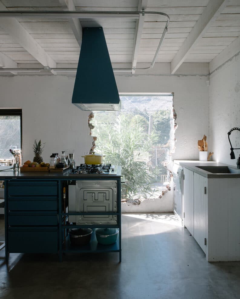 Casa Tam by Ivan Bravo Architects