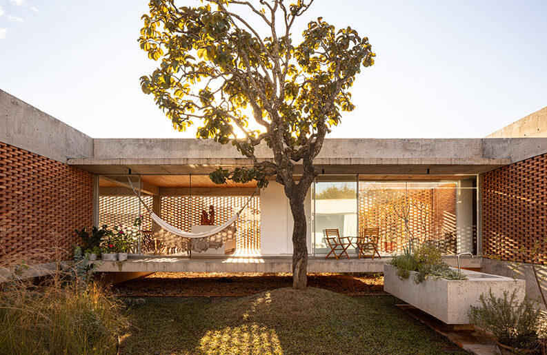 Casa Tupin by BLOCO Arquitetos