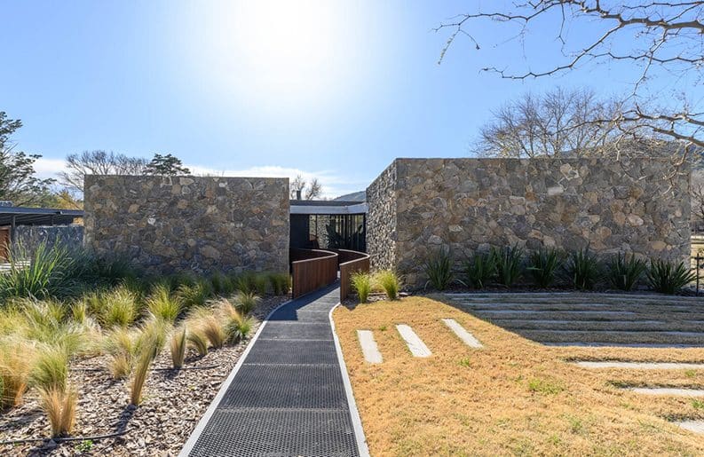 Casa Unpuente by Paolini Arquitectos