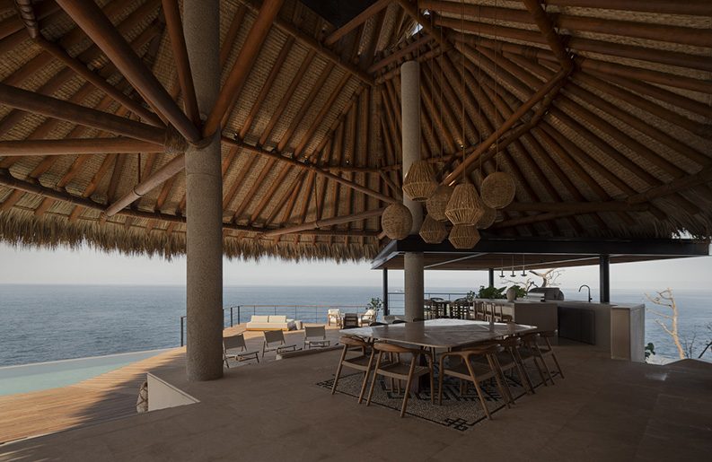 Casa Yuri by Zozaya Arquitectos