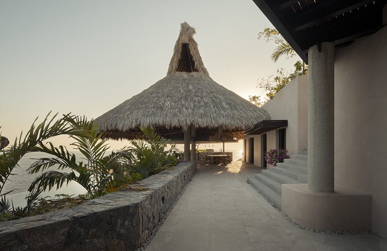 Casa Yuri by Zozaya Arquitectos
