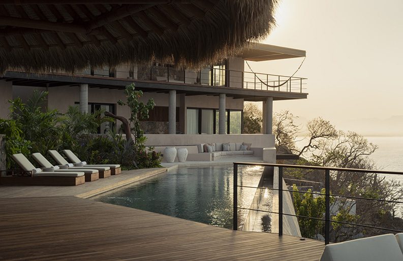 Casa Yuri by Zozaya Arquitectos