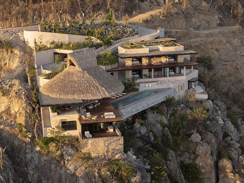 Casa Yuri by Zozaya Arquitectos