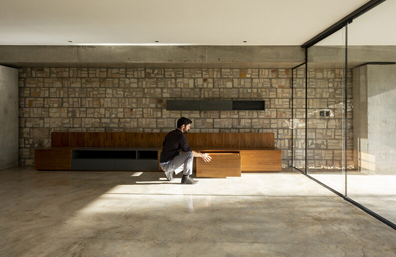 Casa Yvyraju by OMCM arquitectos