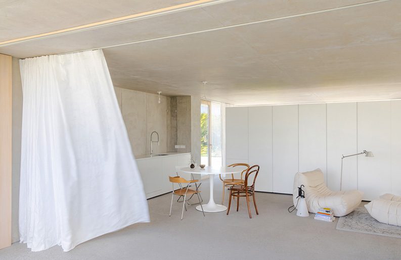 Casa al borde de la llanura by Skupaj Arhitekti