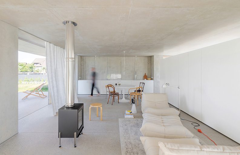 Casa al borde de la llanura by Skupaj Arhitekti