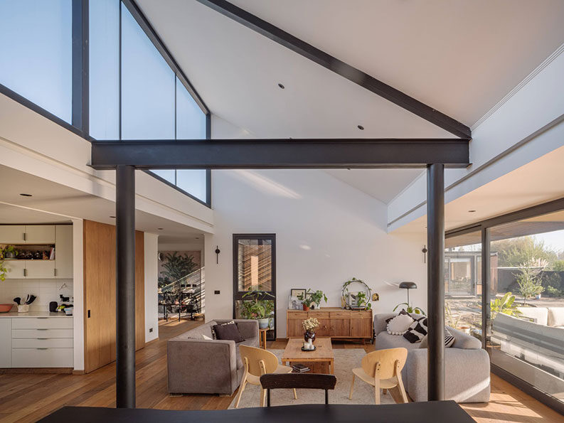 Casa con lucarna by Paralelo Transversal
