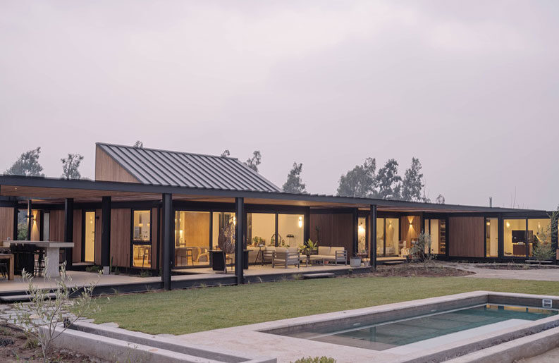 Casa con lucarna by Paralelo Transversal