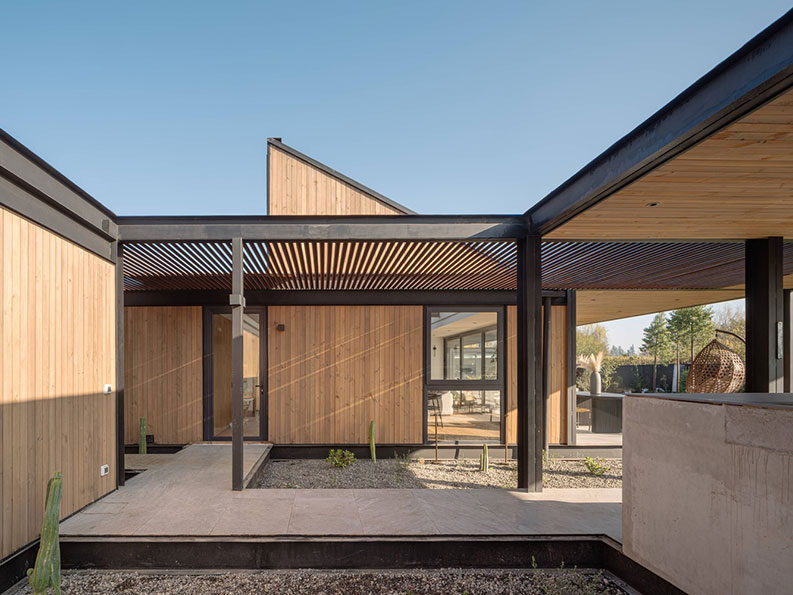 Casa con lucarna by Paralelo Transversal