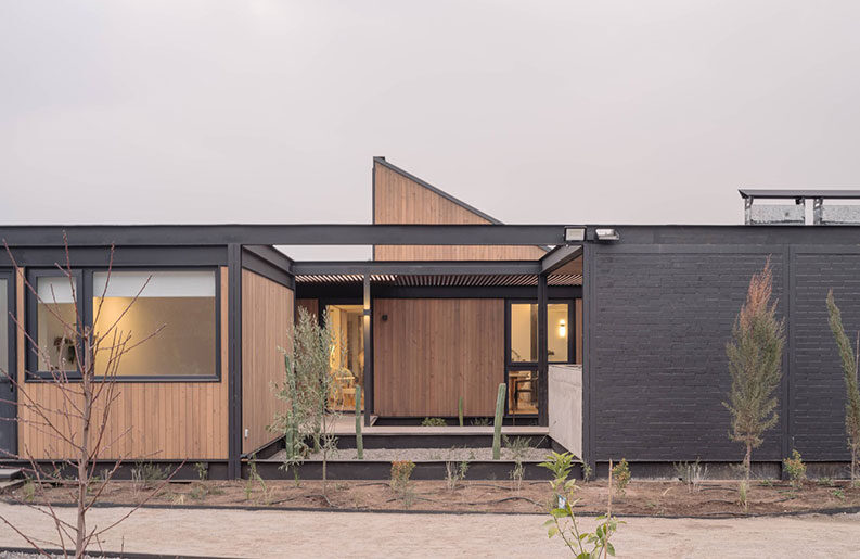 Casa con lucarna by Paralelo Transversal