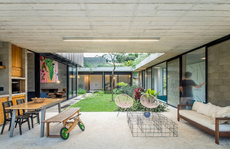 Casa con patio para dos niños, Shieh Arquitetos Associados, Leonardo Shieh 