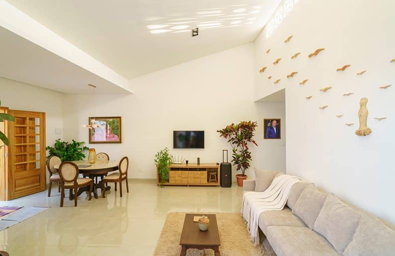 Casa de Mainha by Studio Zé