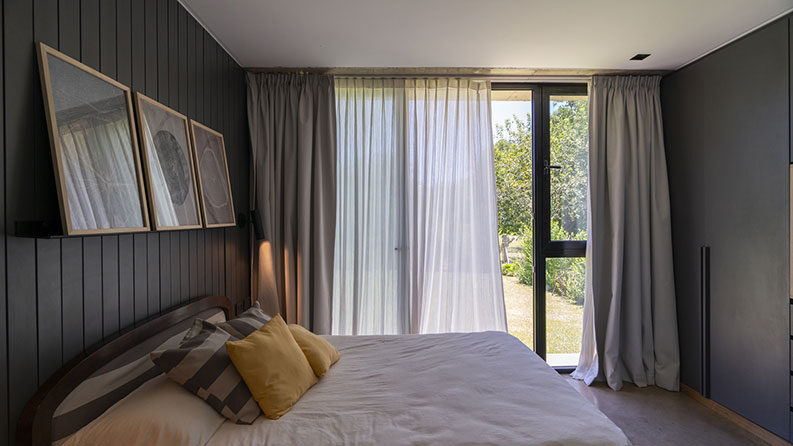 Casa de la Puerta Amarilla by Etéreo Arquitectos