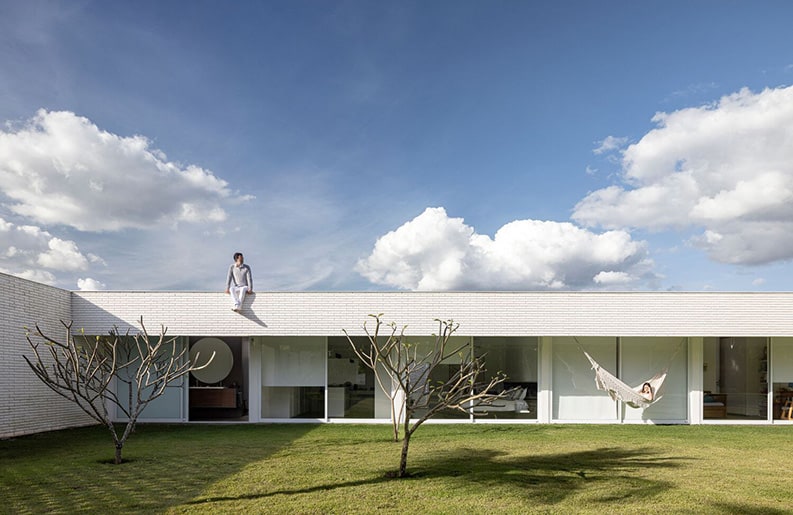 Casa de ladrillo blanco, BLOCO Arquitetos, Joana França
