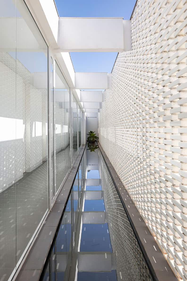 Casa de ladrillo blanco, BLOCO Arquitetos, Joana França