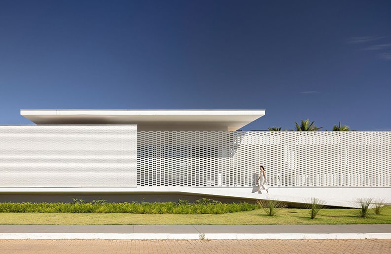Casa de ladrillo blanco, BLOCO Arquitetos, Joana França