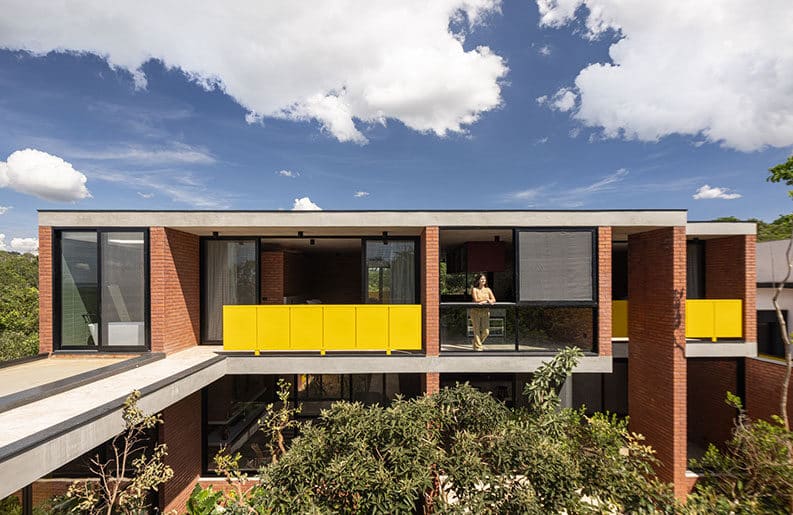 Casa de los 7 Árboles by Hersen Mendes Arquitetura