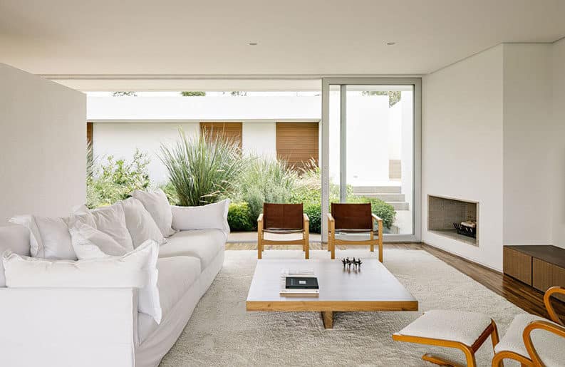 Casa de los dos patios by Felipe Hess Arquitetos