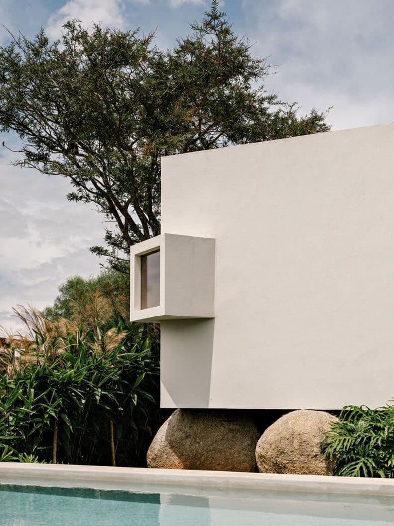 Casa de los dos patios by Felipe Hess Arquitetos