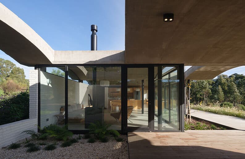 Casa del Mordisco by BIOMA