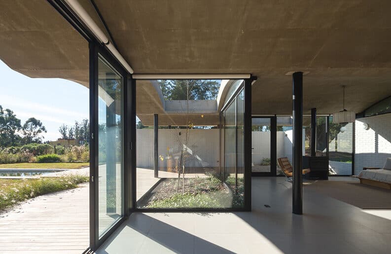 Casa del Mordisco by BIOMA