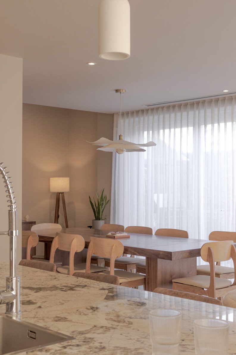 Casa dieciocho by Pereda Han Estudio