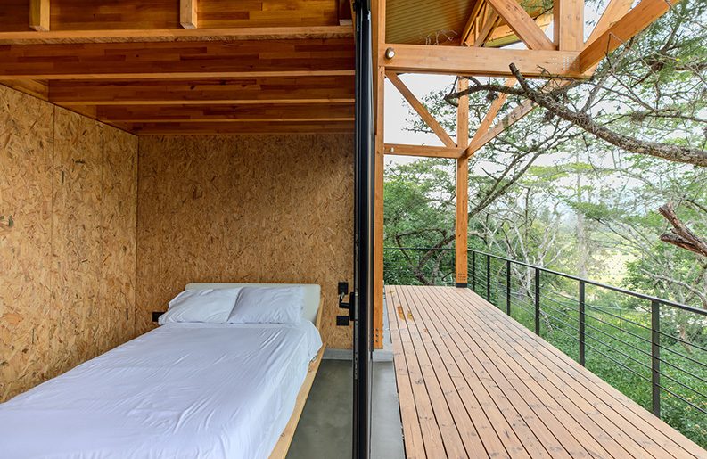 Casa en el Bosque by Espinoza Carvajal Arquitectos