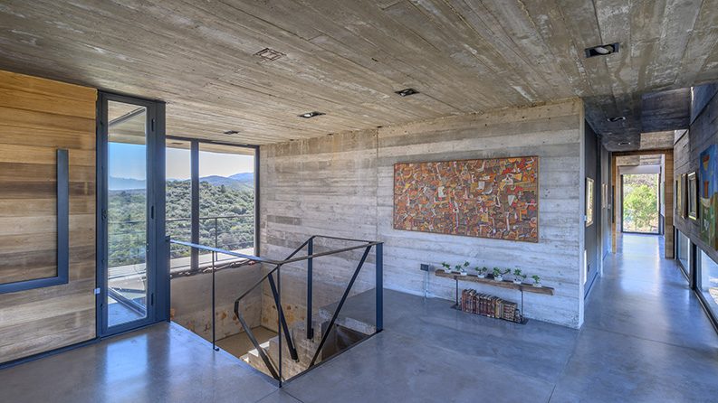 Casa en el Dragón by Cristián Nanzer