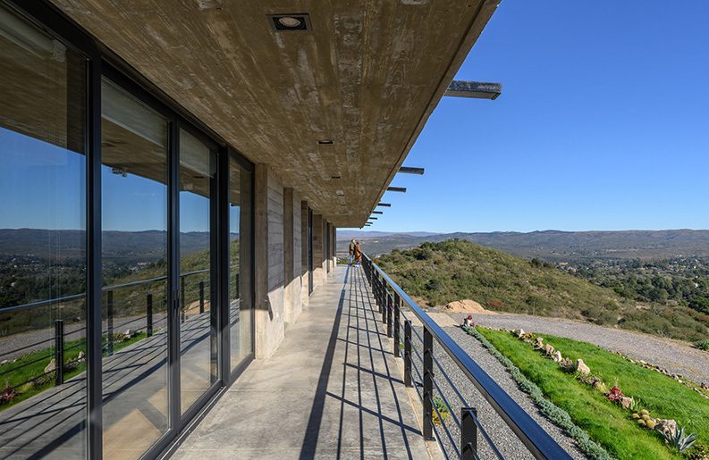 Casa en el Dragón by Cristián Nanzer