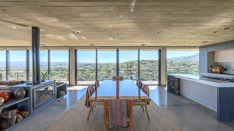 Casa en el Dragón by Cristián Nanzer