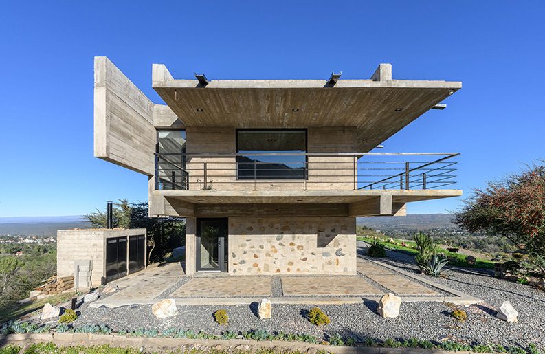 Casa en el Dragón by Cristián Nanzer