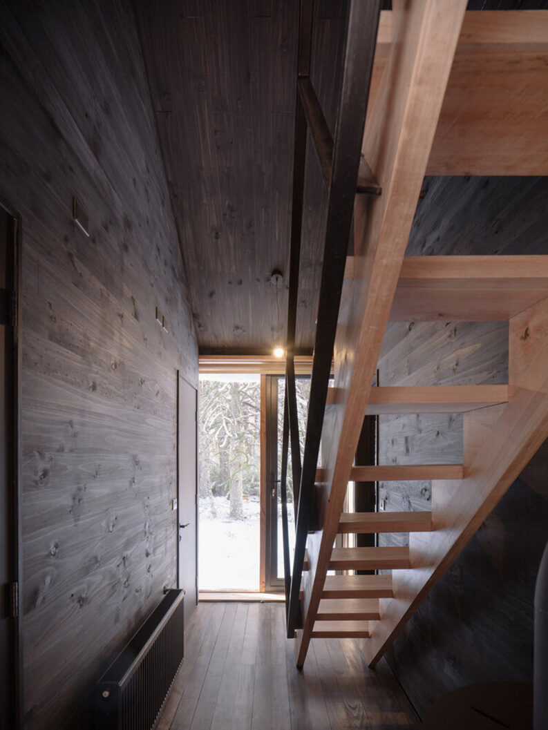 Casa en el río Fuy by Iragüen Viñuela Arquitectos