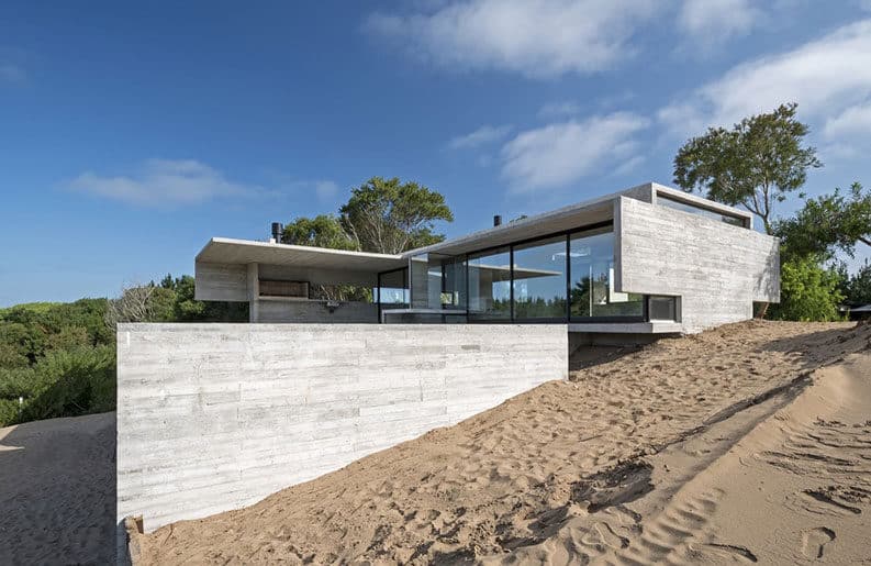 Casa en la Duna by Luciano Kruk