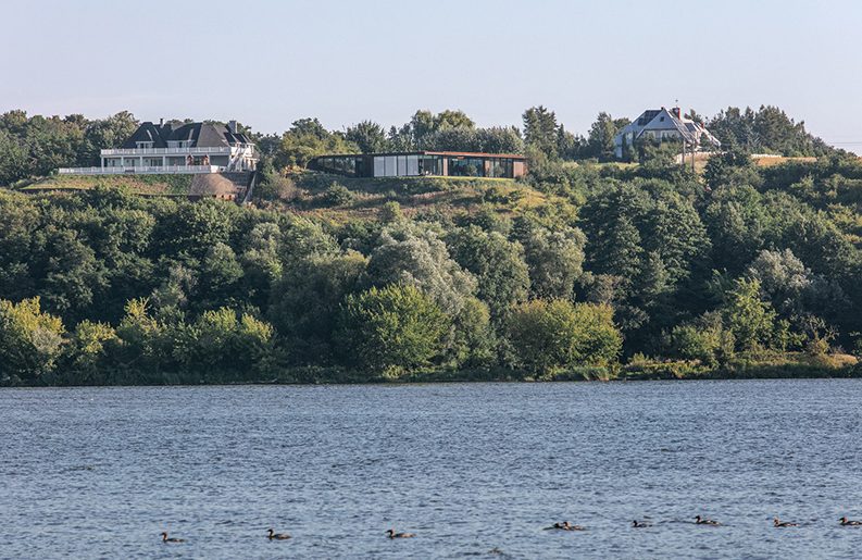 Casa en la Pendiente by 77 Studio architecture