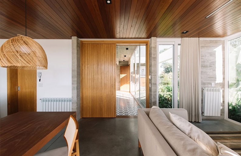 Casa na marina. Una propiedad que le da un lugar protagónico al hormigón