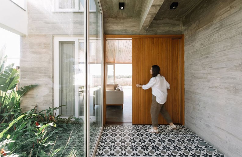 Casa na marina. Una propiedad que le da un lugar protagónico al hormigón