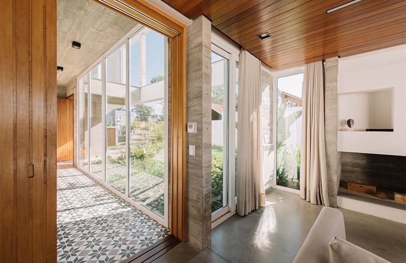 Casa na marina. Una propiedad que le da un lugar protagónico al hormigón