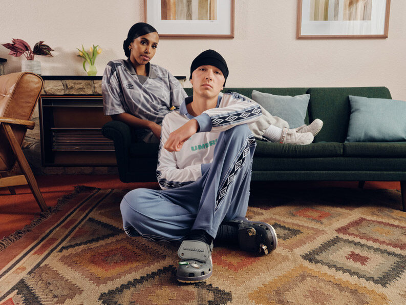 Crocs x Umbro. Fútbol y streetwear en su punto justo