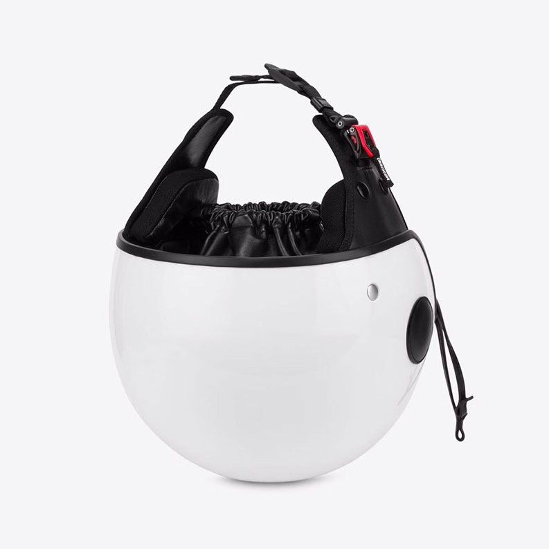 Helmet Bag- el bolso-casco de Moschino