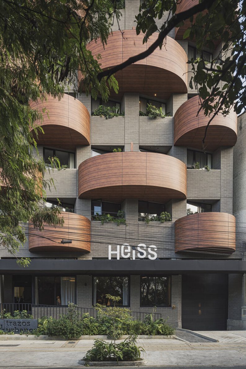 Hotel Heiss by Plan:b arquitectos