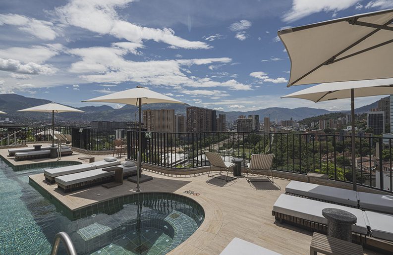 Hotel Heiss by Plan:b arquitectos