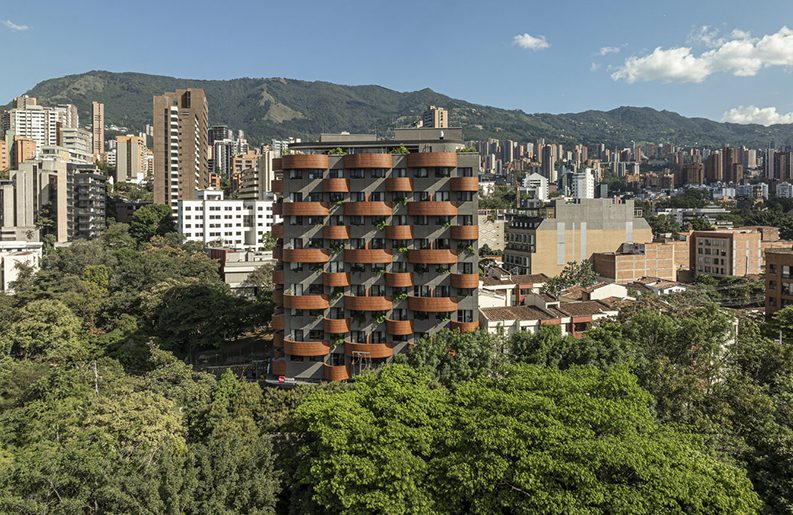 Hotel Heiss by Plan:b arquitectos